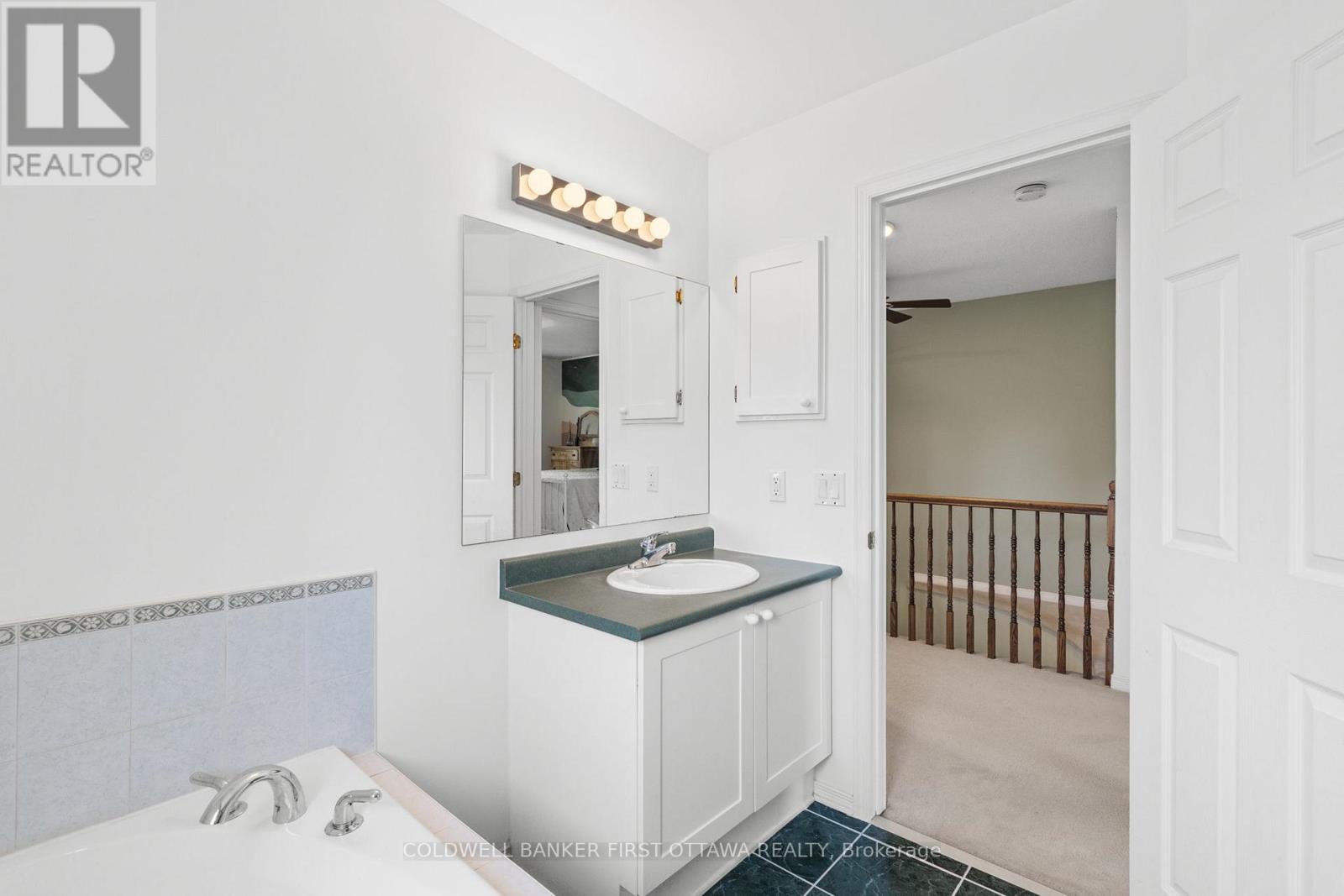 Photo 25 of 51 Helmsdale Drive, Ottawa ON