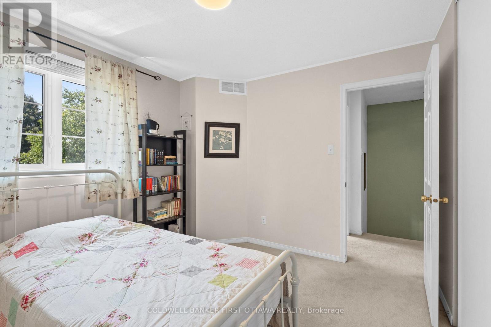 Photo 27 of 51 Helmsdale Drive, Ottawa ON
