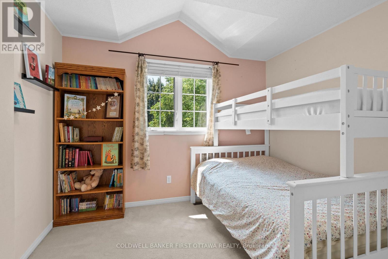 Photo 28 of 51 Helmsdale Drive, Ottawa ON