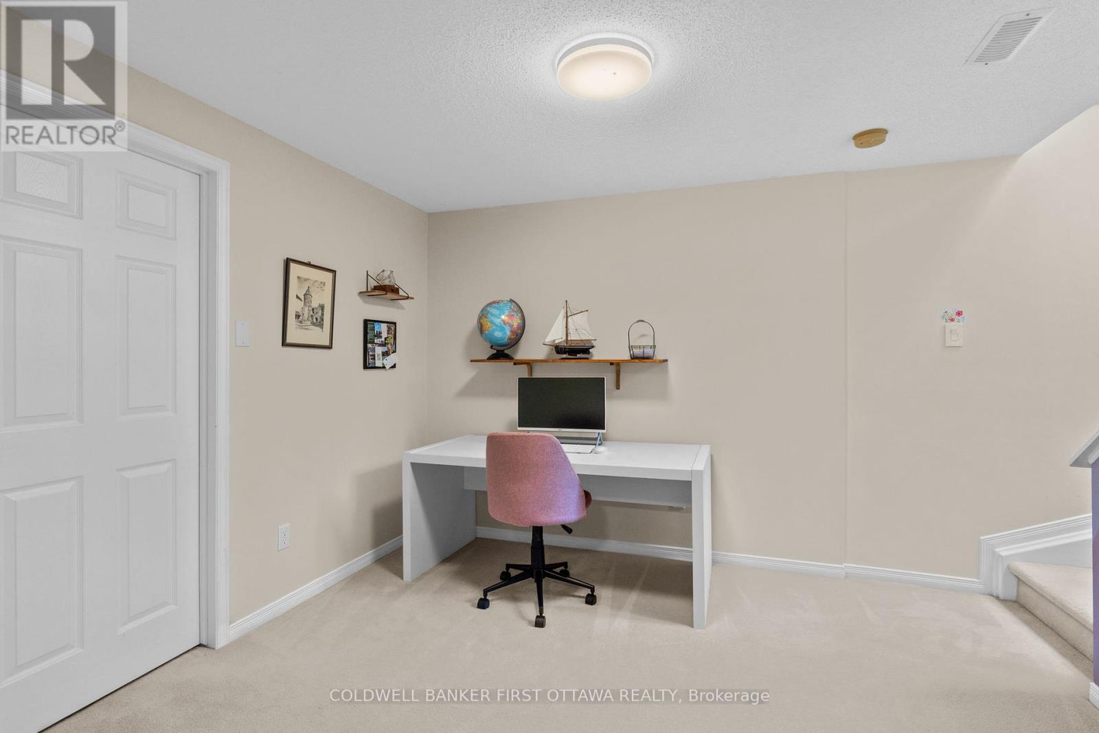 Photo 31 of 51 Helmsdale Drive, Ottawa ON
