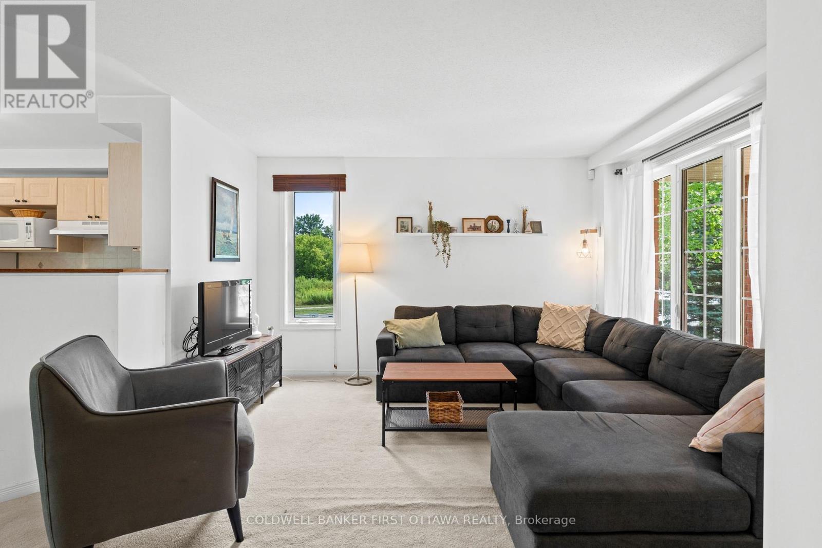 Photo 6 of 51 Helmsdale Drive, Ottawa ON