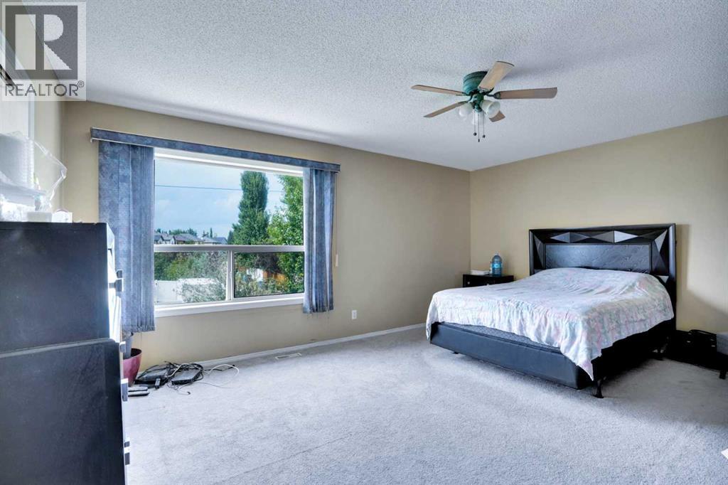 Single Family House for Sale in  Chaparral Drive SE Chaparral Calgary 