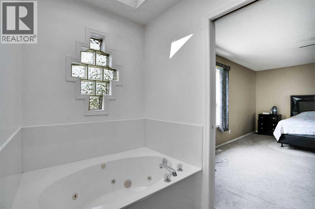 Single Family House for Sale in  Chaparral Drive SE Chaparral Calgary 