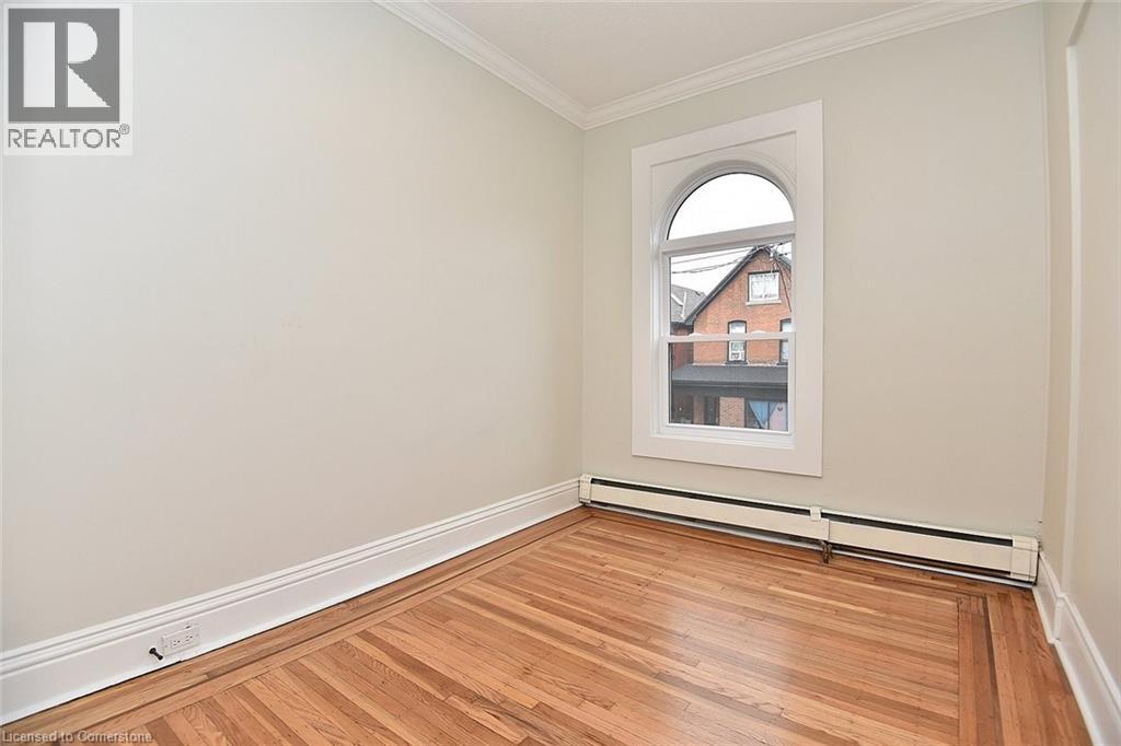 Photo 11 of 66 Erie Avenue Unit Upper, Hamilton ON
