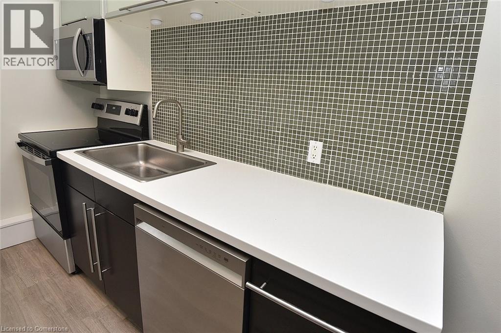 Photo 23 of 66 Erie Avenue Unit Upper, Hamilton ON