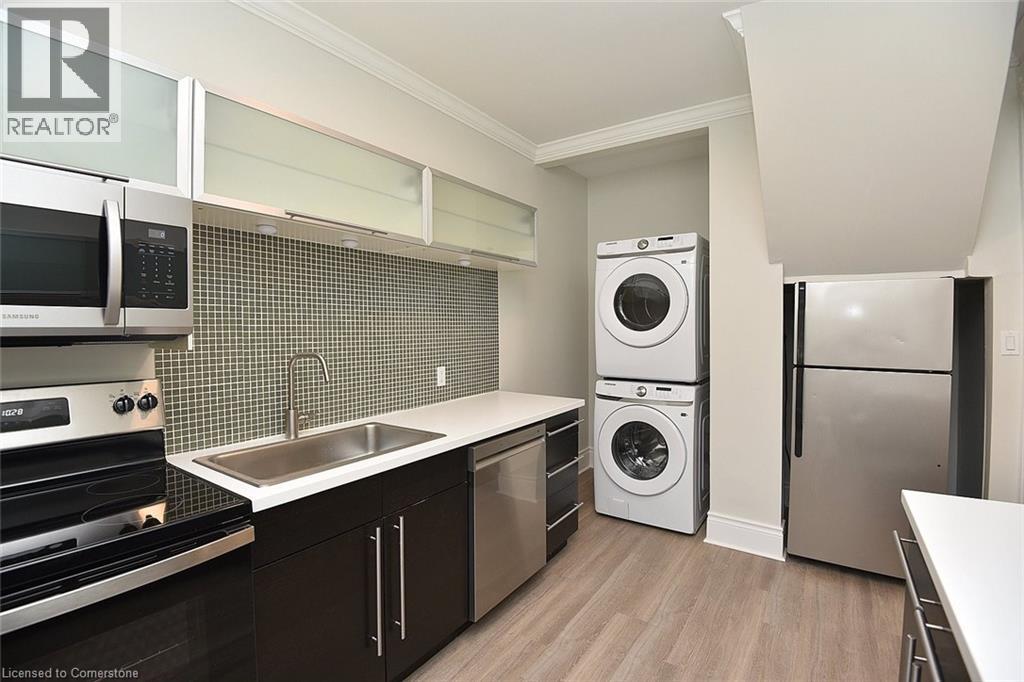 Photo 24 of 66 Erie Avenue Unit Upper, Hamilton ON