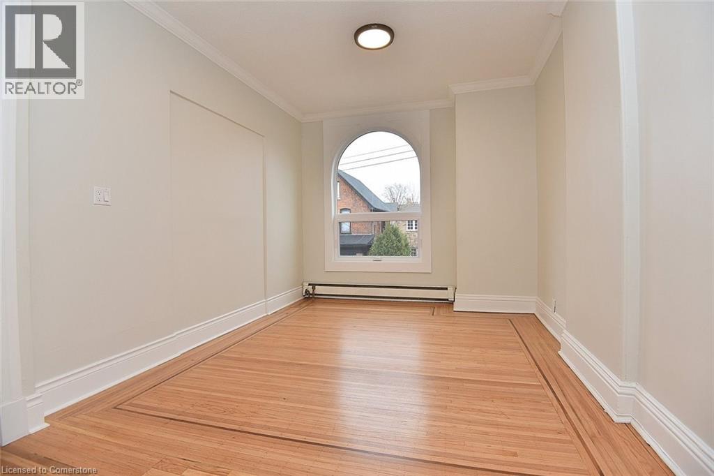 Photo 5 of 66 Erie Avenue Unit Upper, Hamilton ON
