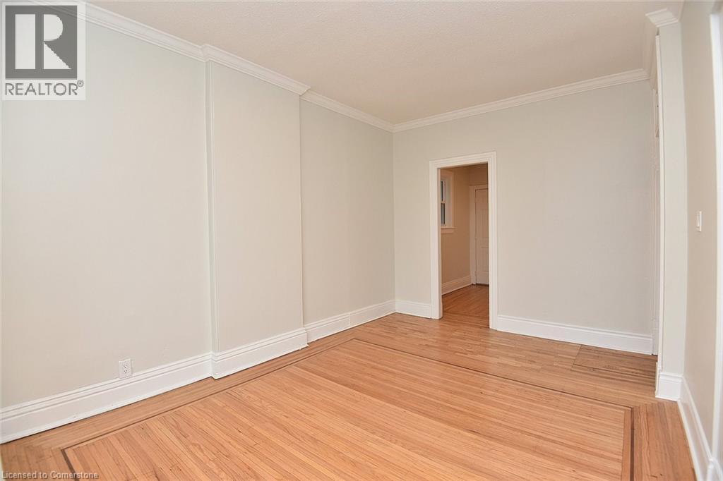 Photo 6 of 66 Erie Avenue Unit Upper, Hamilton ON