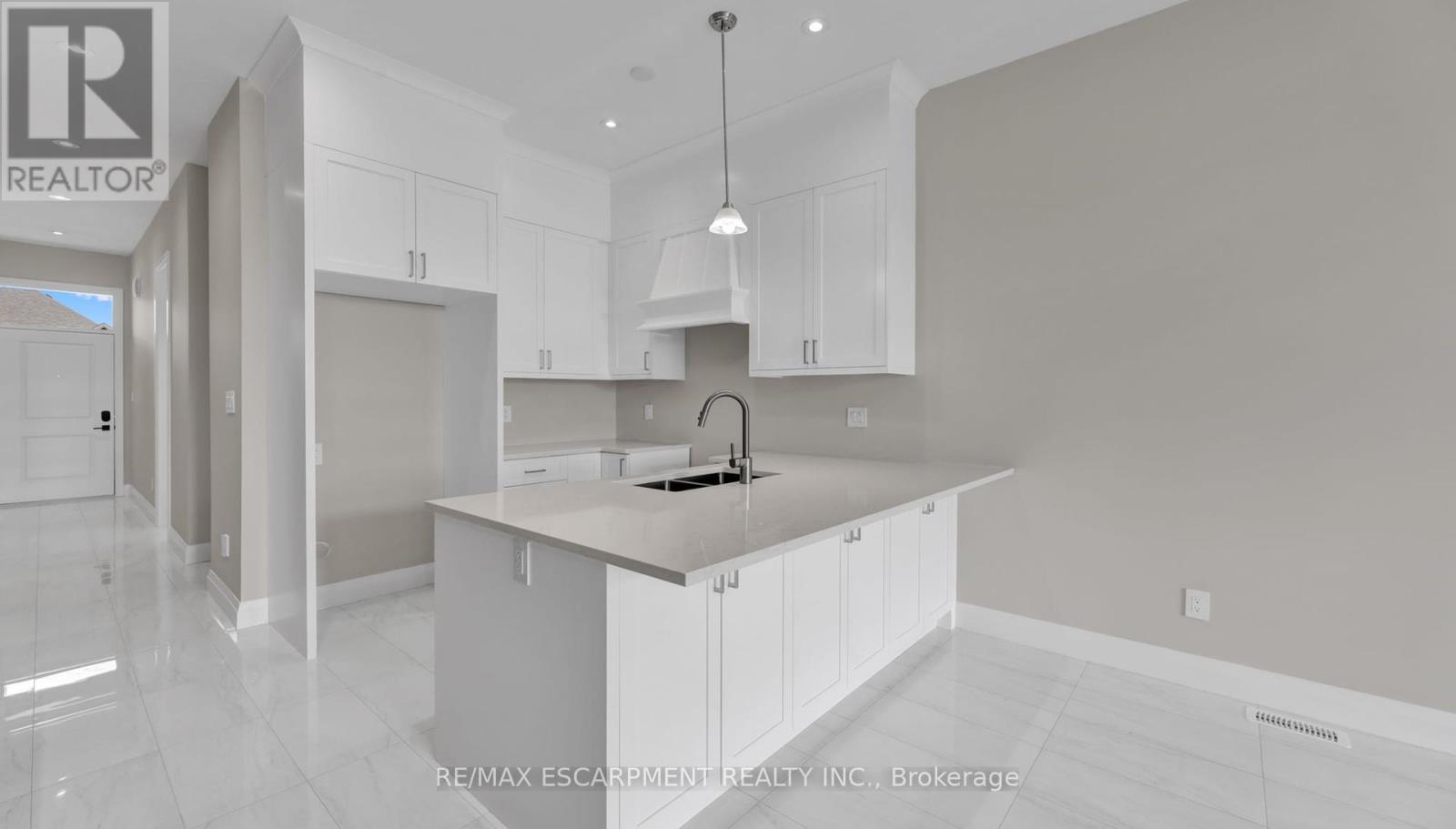 Photo 10 of 800 Garden Court Crescent, Woodstock ON