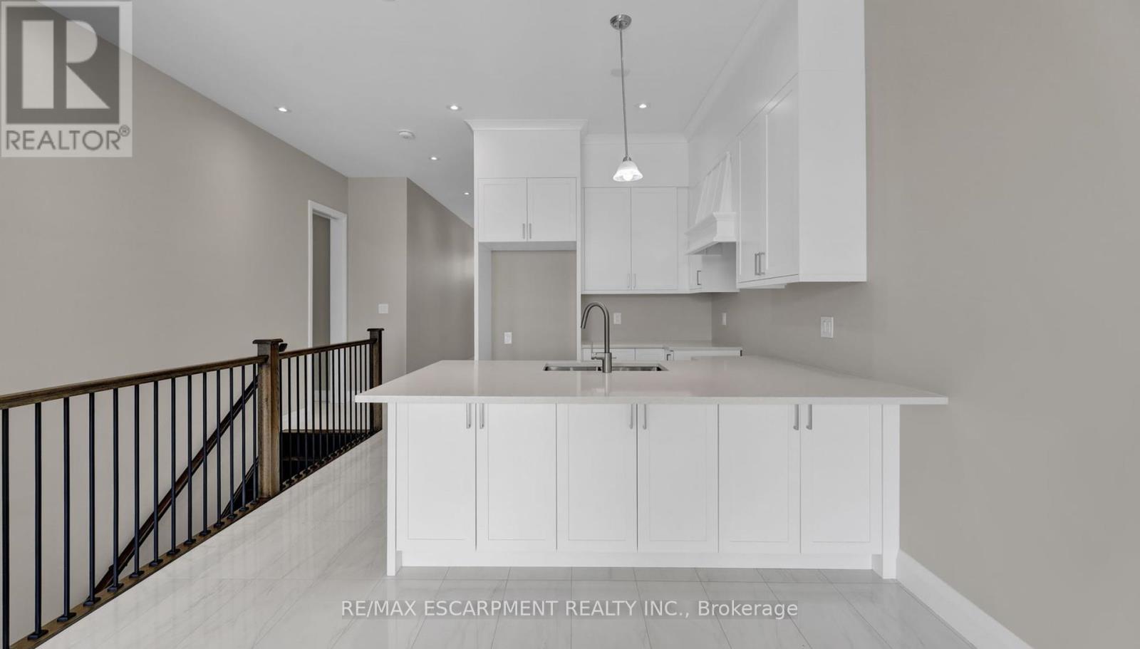 Photo 11 of 800 Garden Court Crescent, Woodstock ON