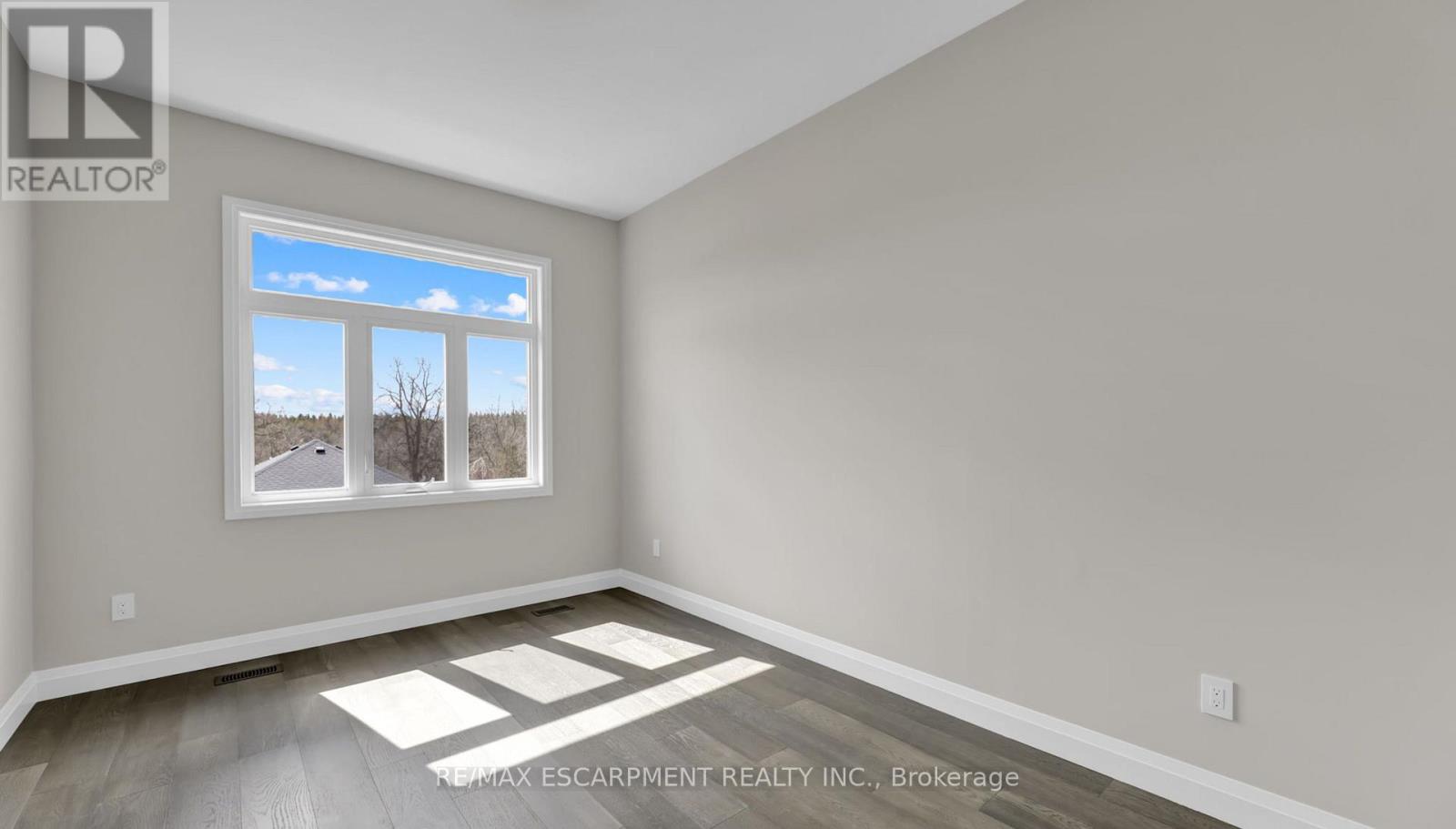 Photo 14 of 800 Garden Court Crescent, Woodstock ON