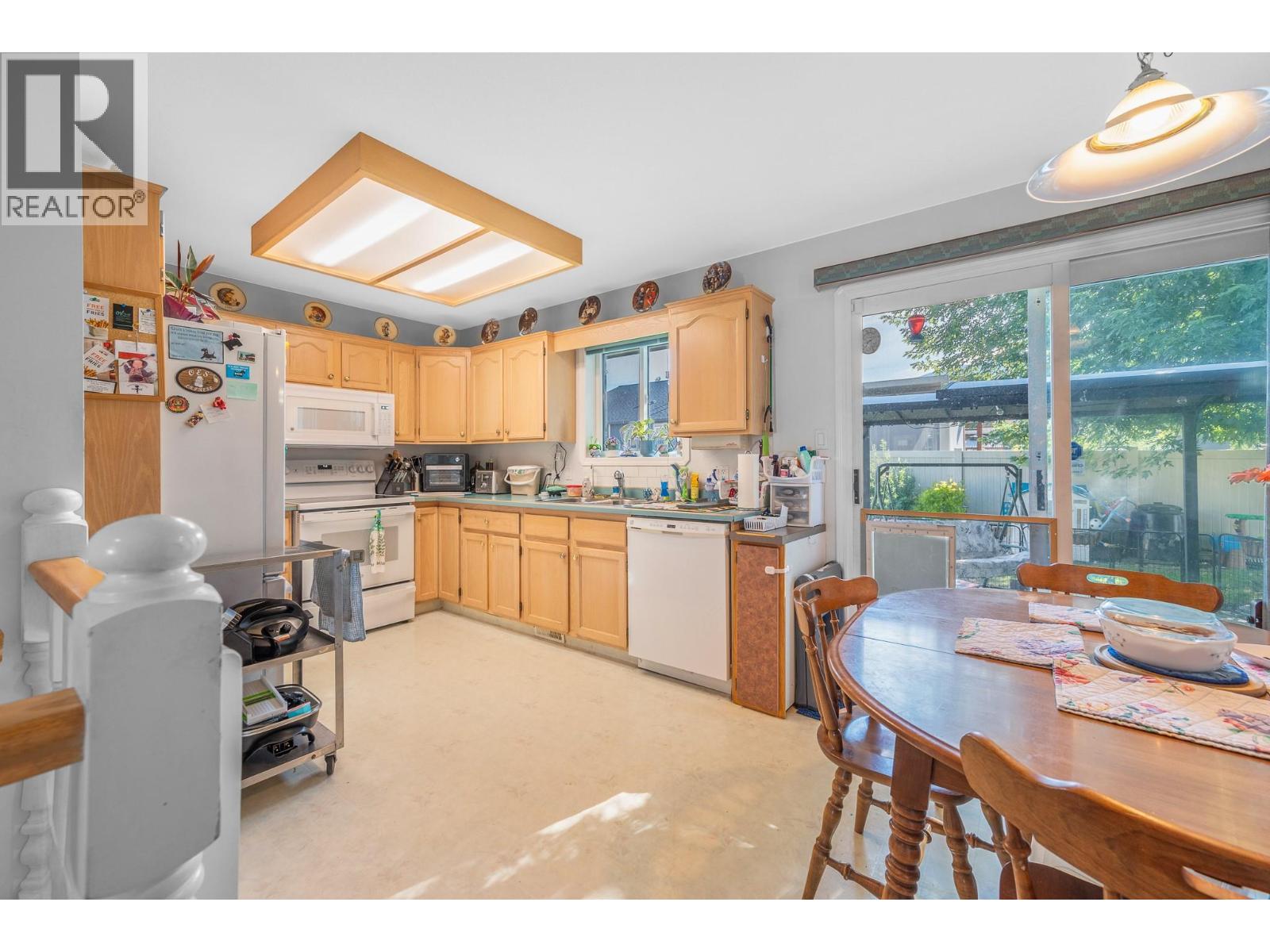 2424 Bradley Drive, Armstrong