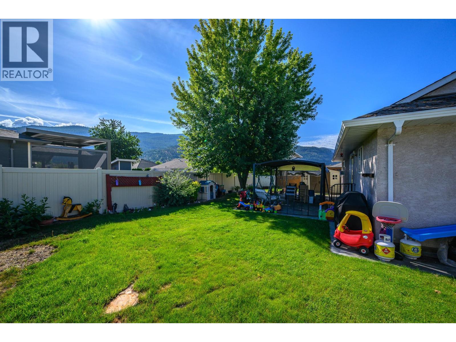 2424 Bradley Drive, Armstrong