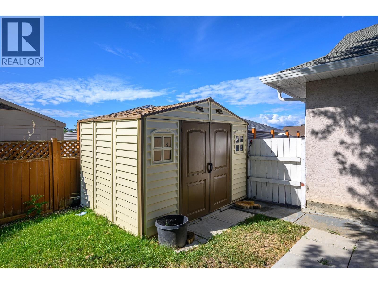 2424 Bradley Drive, Armstrong