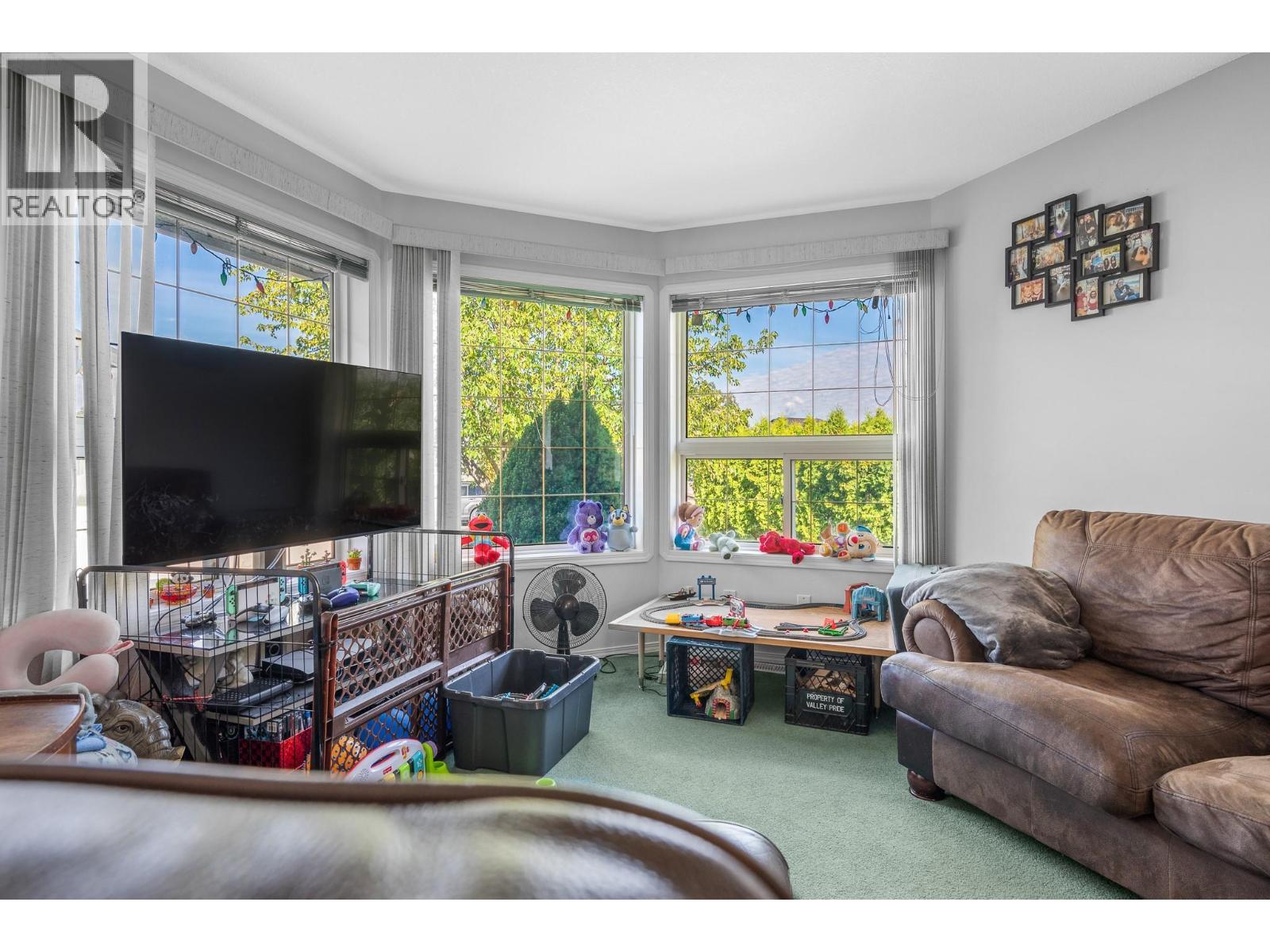 2424 Bradley Drive, Armstrong