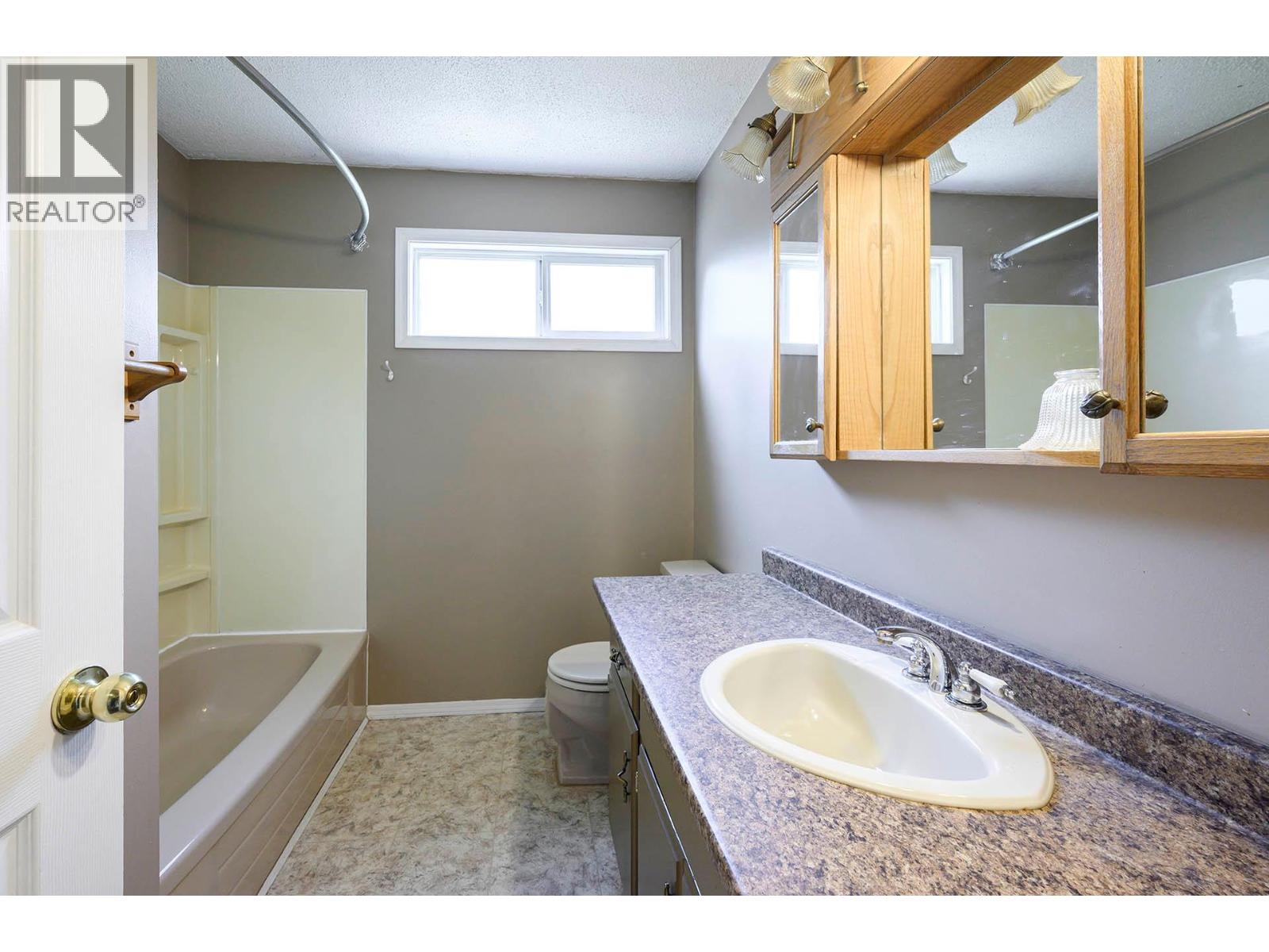 Photo 5 of 1253 Highridge Drive, Kamloops BC