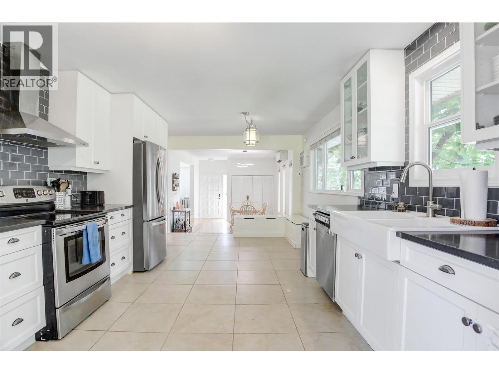  812 Paret Road, Kelowna
