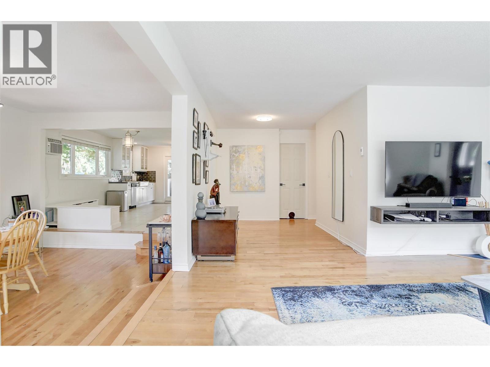  812 Paret Road, Kelowna