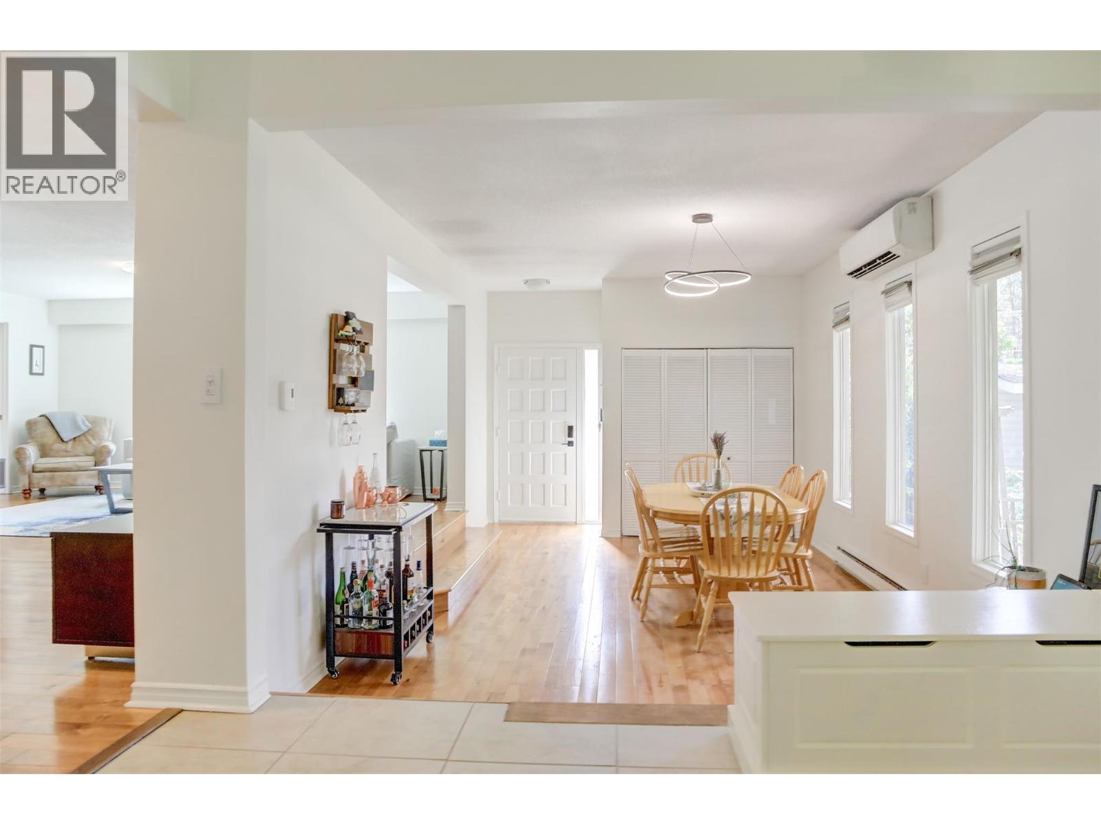  812 Paret Road, Kelowna