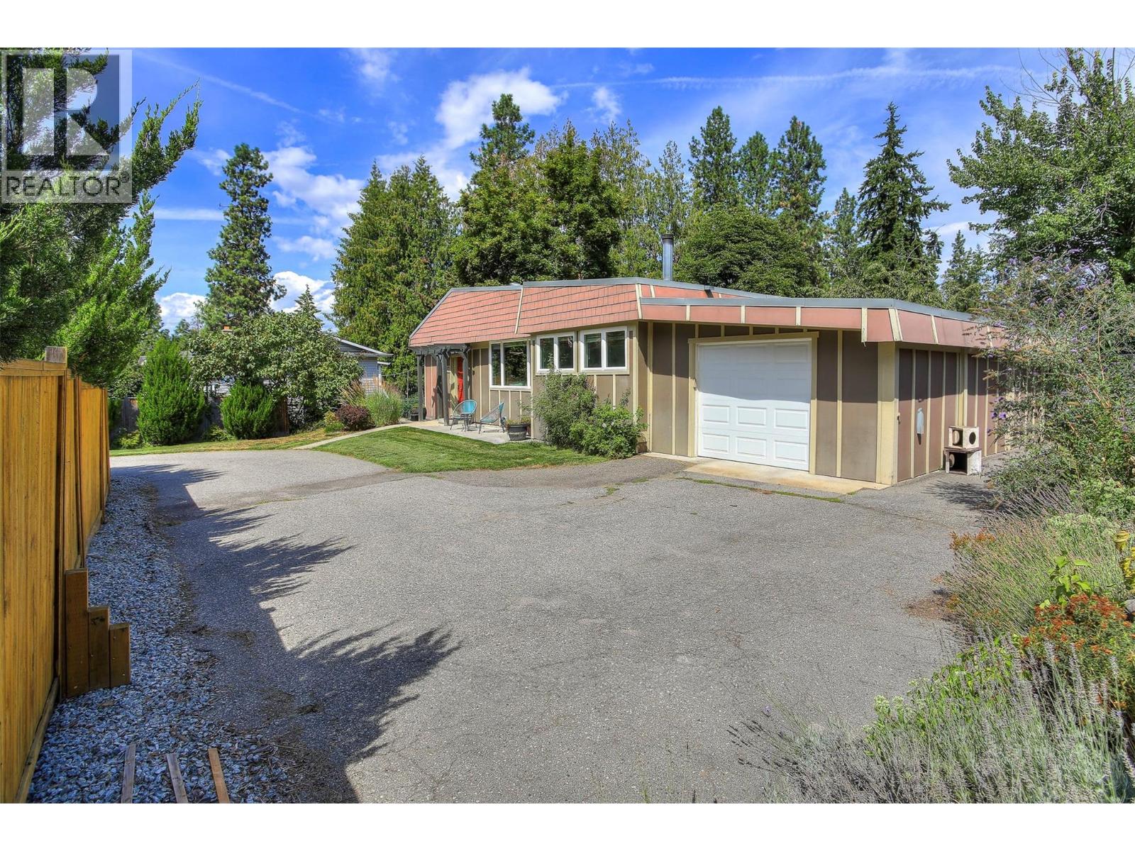  812 Paret Road, Kelowna