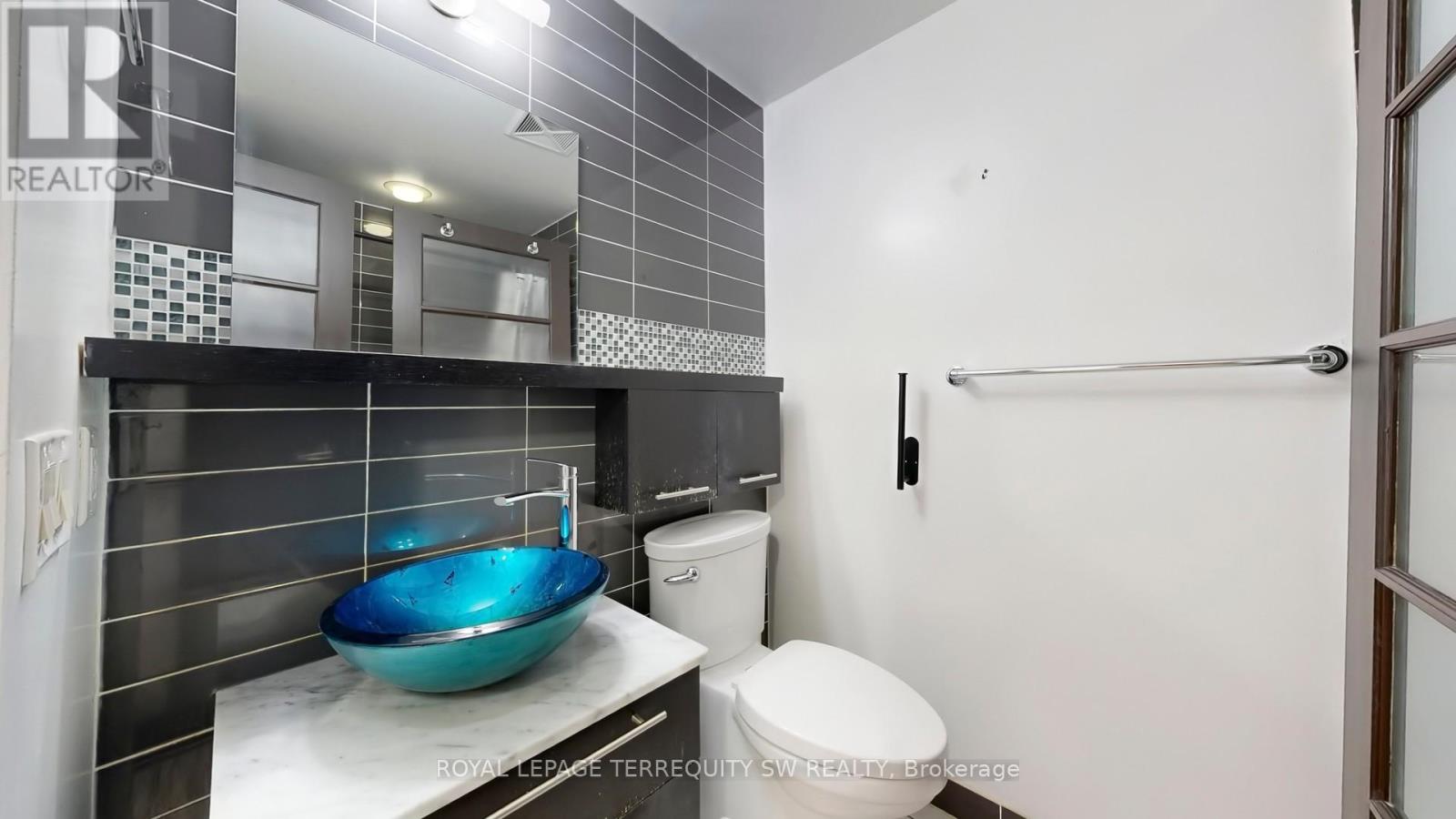 Photo 15 of 3704 21 Carlton Street, Toronto ON