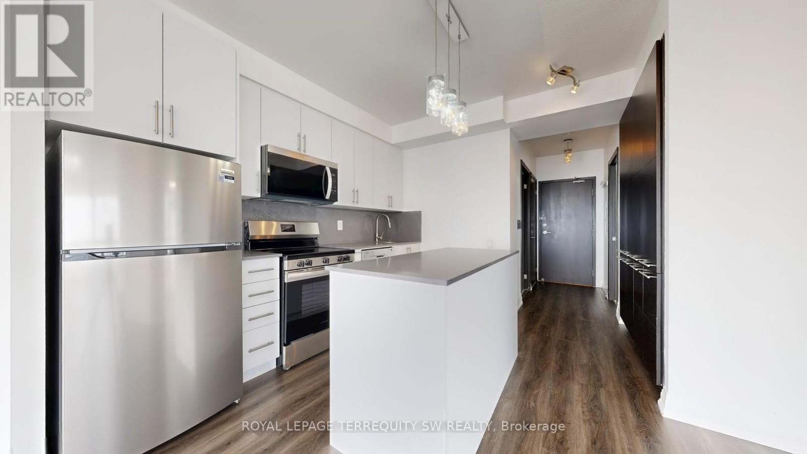 Photo 2 of 3704 21 Carlton Street, Toronto ON