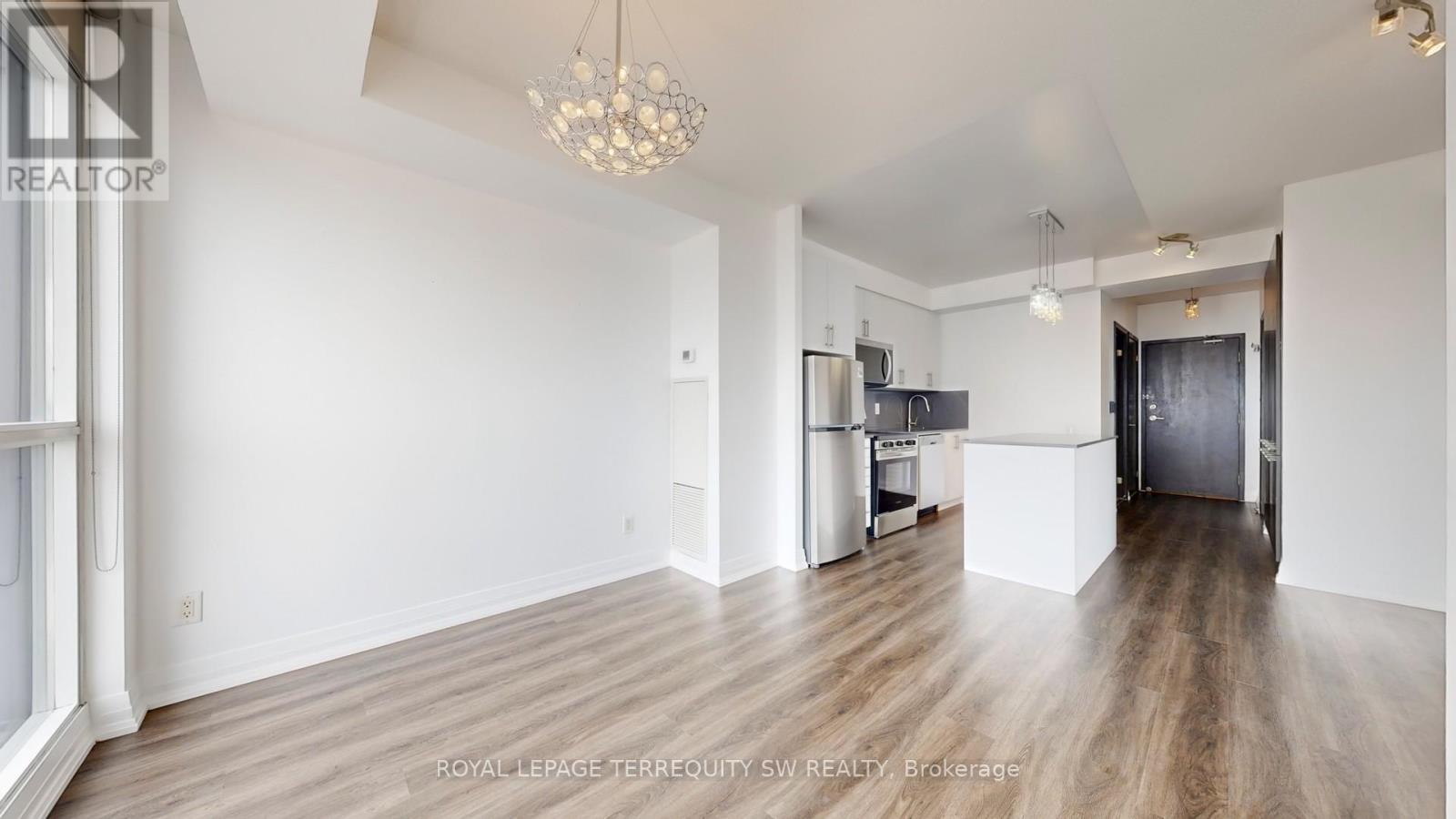 Photo 3 of 3704 21 Carlton Street, Toronto ON