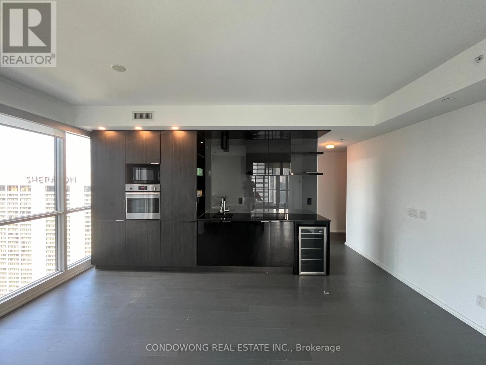 Photo 3 of 4411 70 Temperance Street, Toronto ON