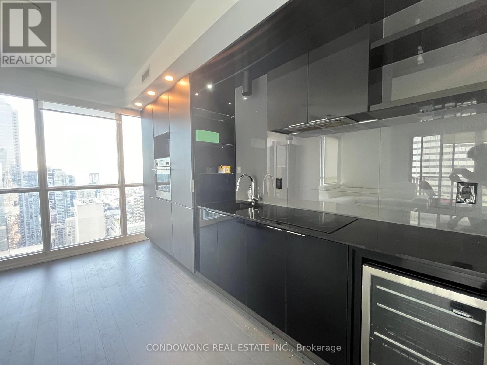 Photo 5 of 4411 70 Temperance Street, Toronto ON