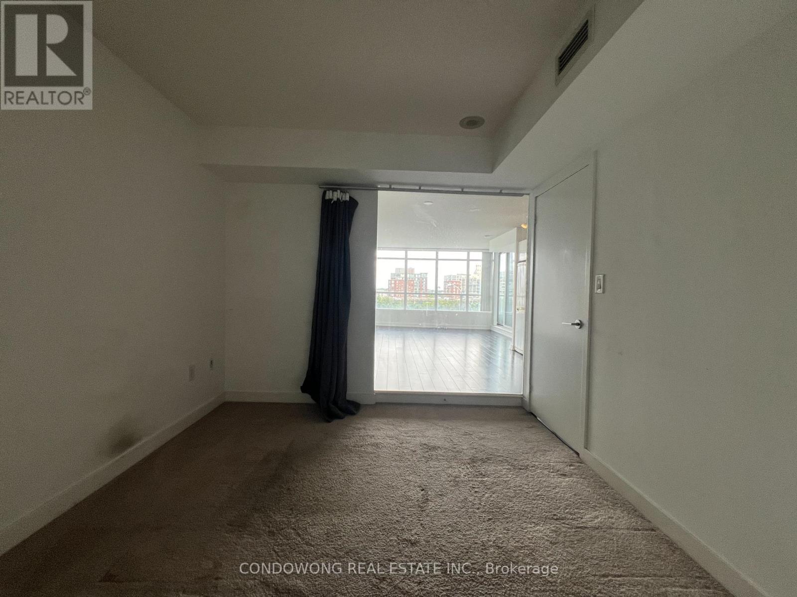 Photo 11 of 309 10 Capreol Court, Toronto ON