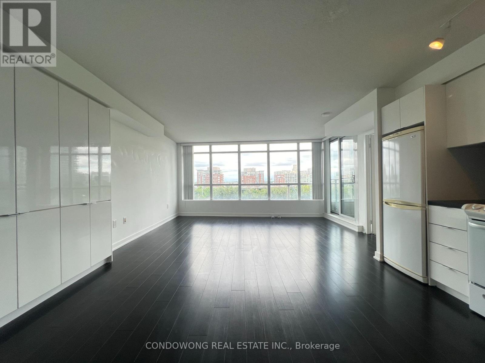 Photo 4 of 309 10 Capreol Court, Toronto ON