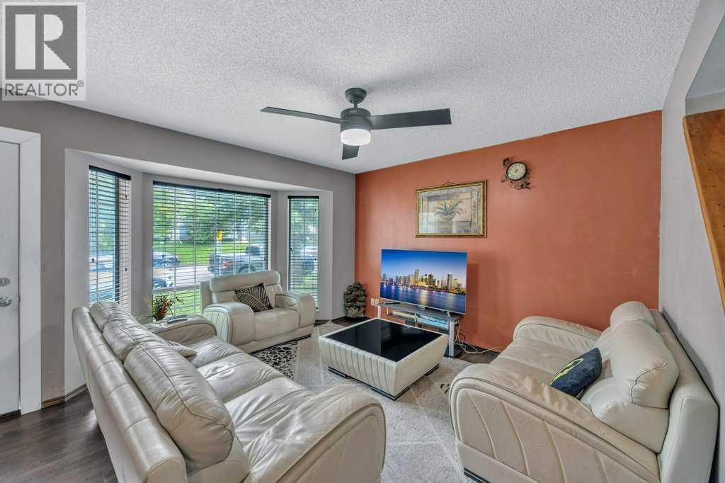 Photo 11 of 35 Martinwood Way Ne, Calgary AB
