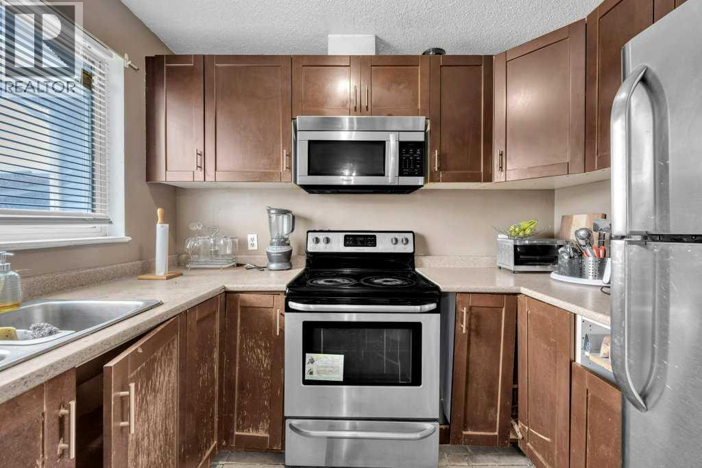 Photo 12 of 35 Martinwood Way Ne, Calgary AB