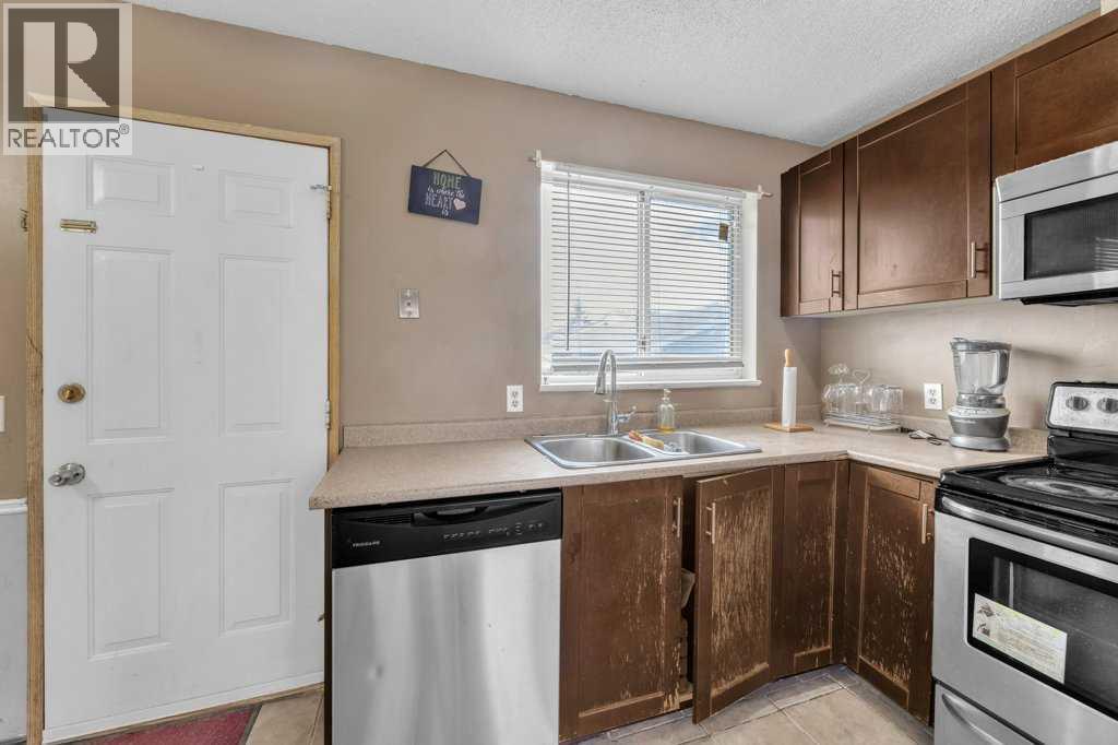Photo 13 of 35 Martinwood Way Ne, Calgary AB