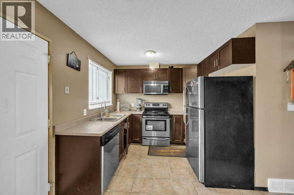 Photo 14 of 35 Martinwood Way Ne, Calgary AB