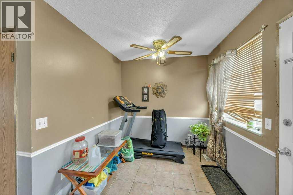 Photo 15 of 35 Martinwood Way Ne, Calgary AB