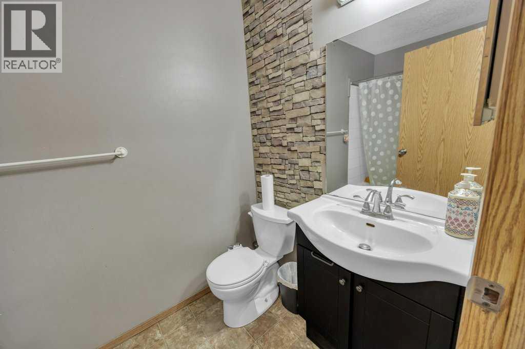 Photo 19 of 35 Martinwood Way Ne, Calgary AB