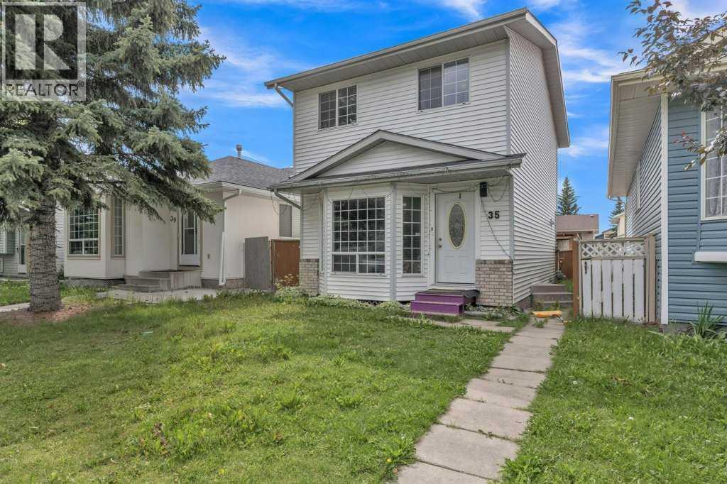 Photo 2 of 35 Martinwood Way Ne, Calgary AB