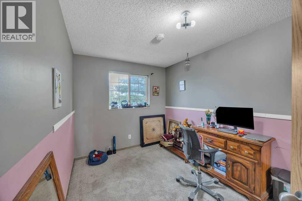 Photo 20 of 35 Martinwood Way Ne, Calgary AB
