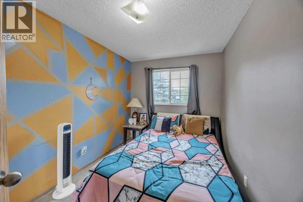 Photo 21 of 35 Martinwood Way Ne, Calgary AB