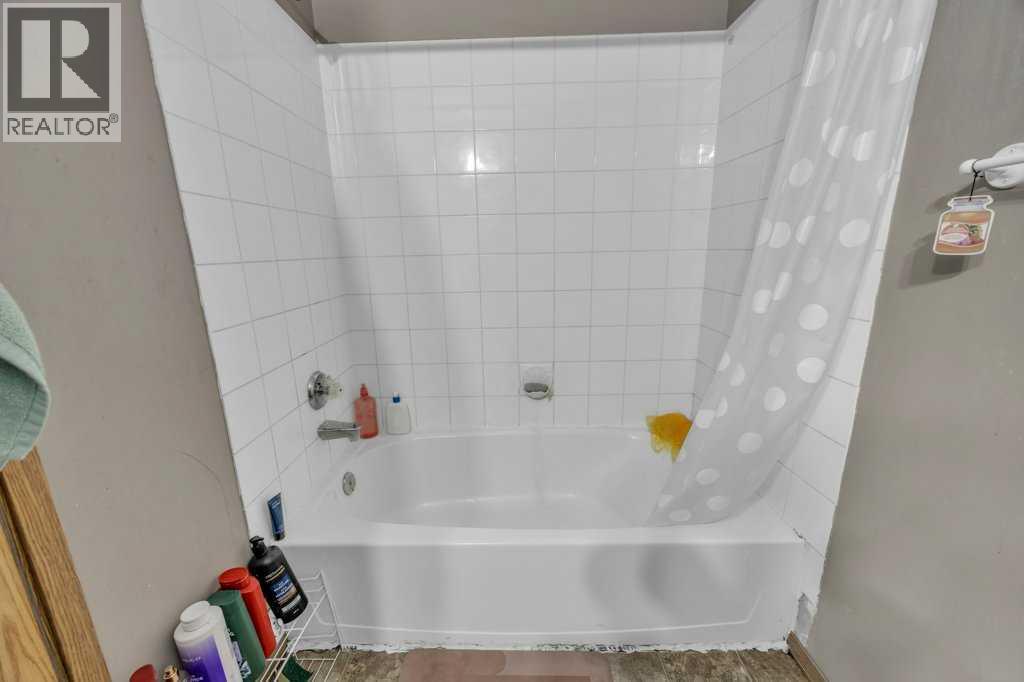 Photo 22 of 35 Martinwood Way Ne, Calgary AB