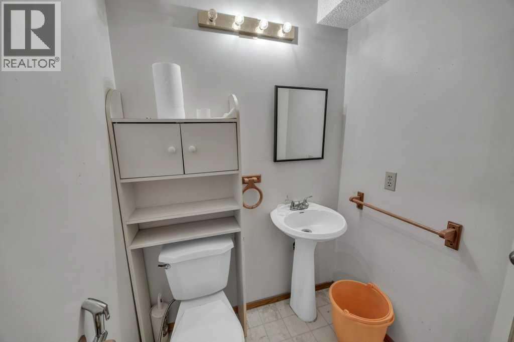 Photo 24 of 35 Martinwood Way Ne, Calgary AB