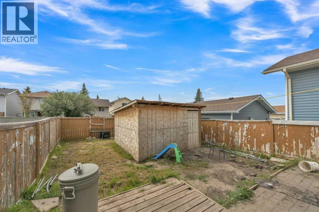 Photo 27 of 35 Martinwood Way Ne, Calgary AB