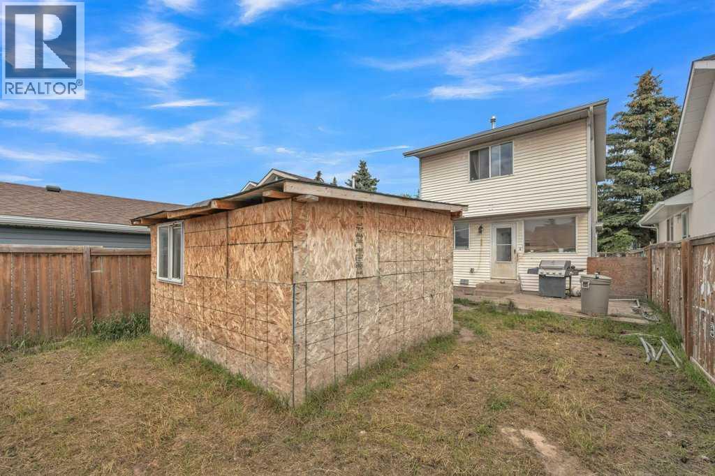 Photo 28 of 35 Martinwood Way Ne, Calgary AB