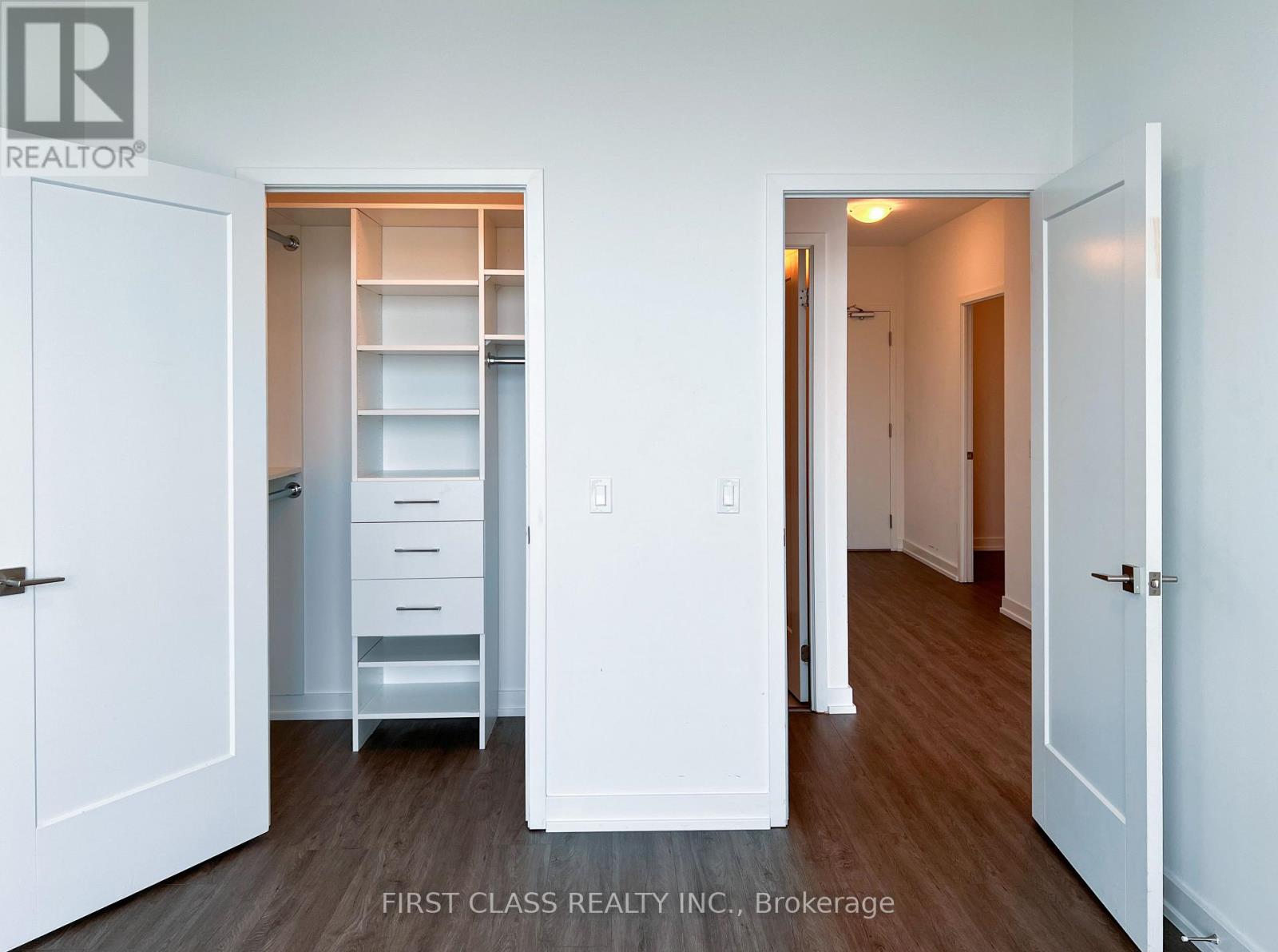 Photo 14 of 916 85 Oneida Crescent, Richmond Hill ON