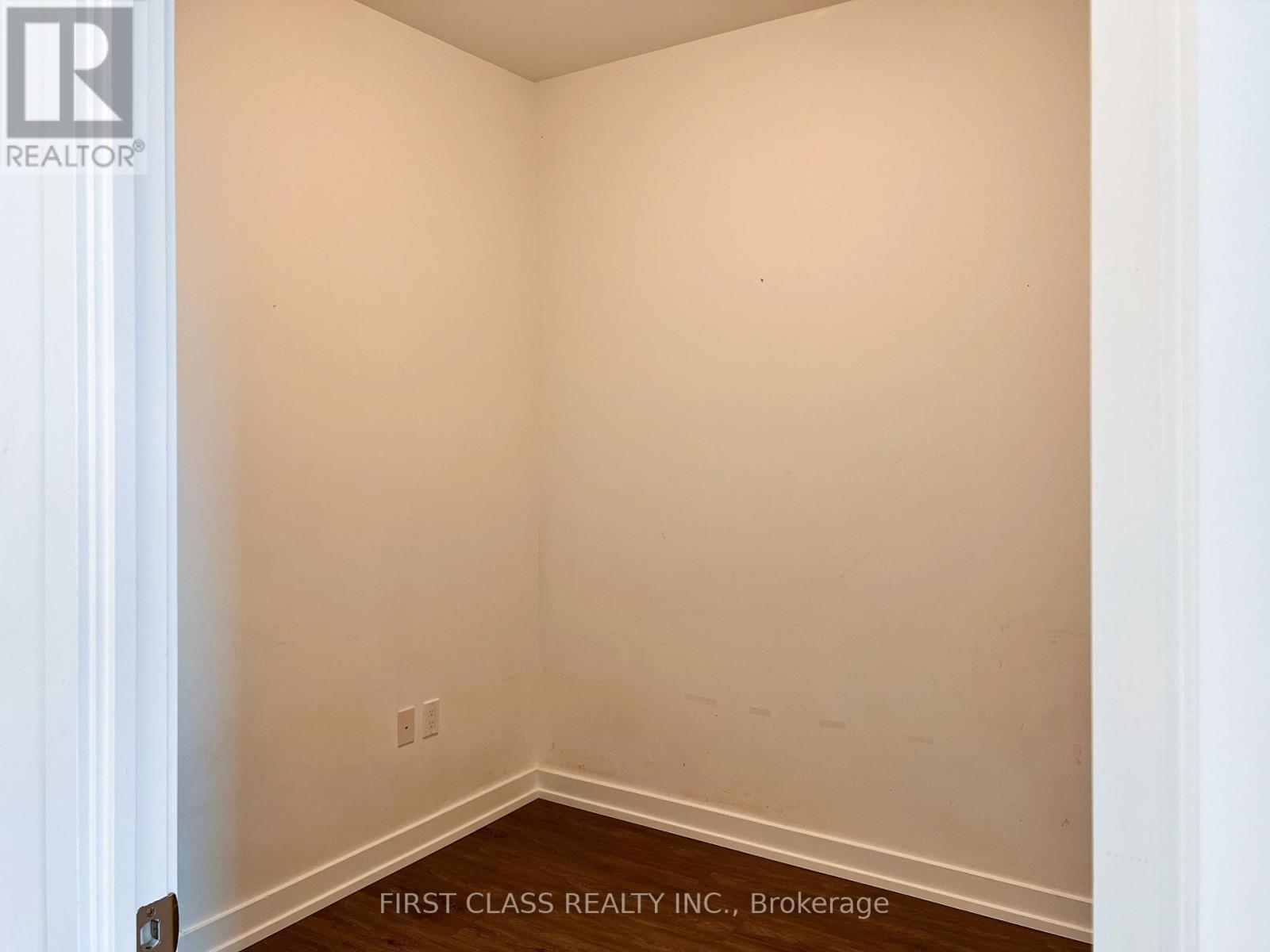 Photo 18 of 916 85 Oneida Crescent, Richmond Hill ON