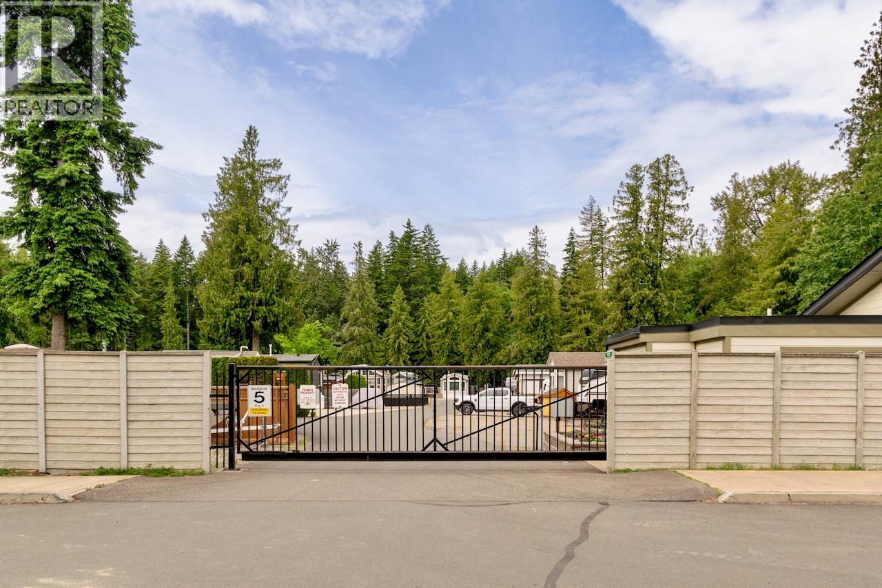 18 1131 Pine Grove Road, Scotch Creek