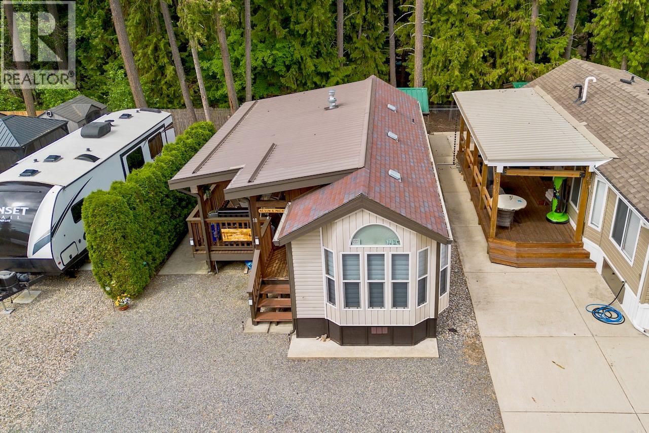 18 1131 Pine Grove Road, Scotch Creek