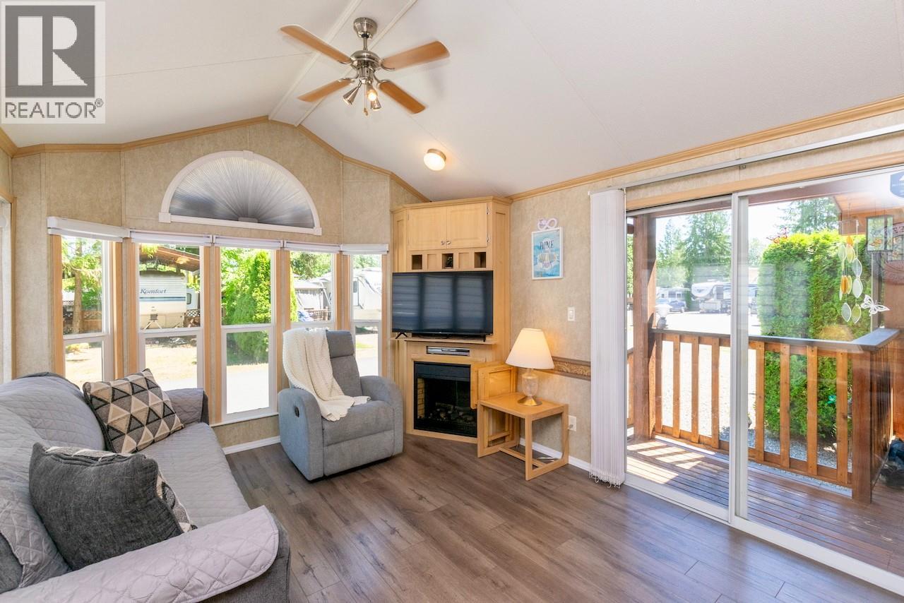 18 1131 Pine Grove Road, Scotch Creek