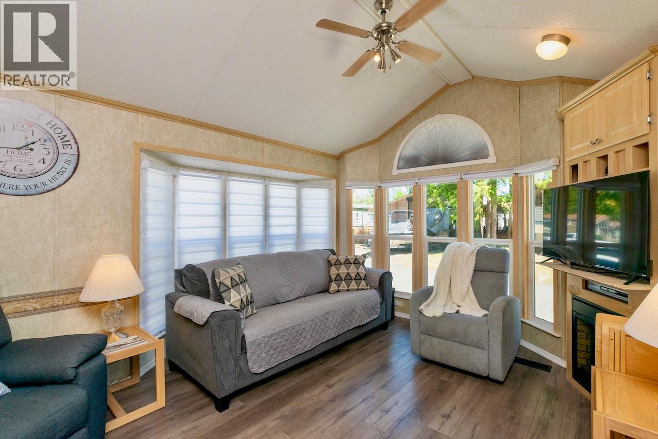 18 1131 Pine Grove Road, Scotch Creek